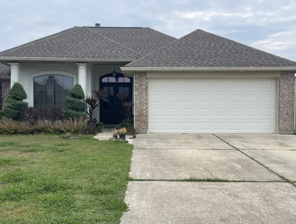 Brick home in Metairie before garage door replacement